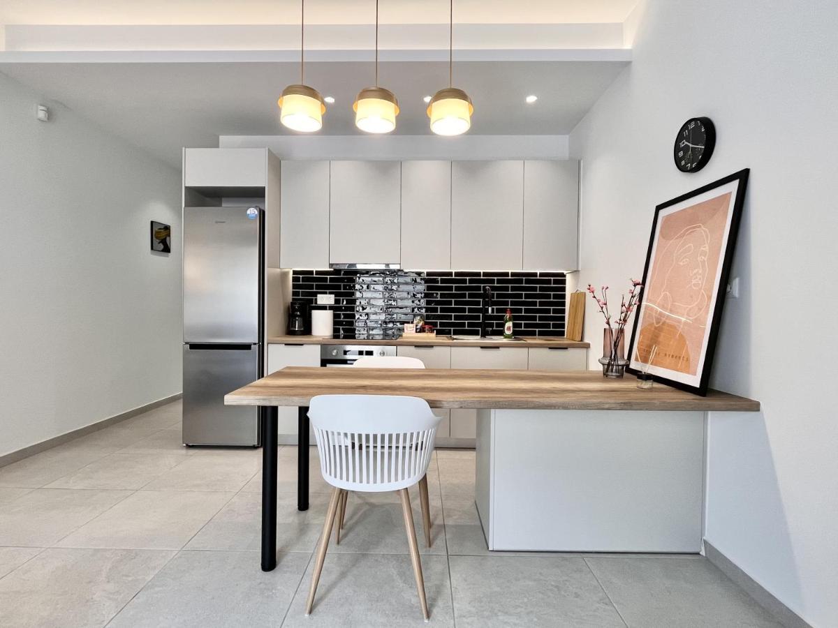 דירות אתונה Chic Getaway Near Stavros Niarchos מראה חיצוני תמונה